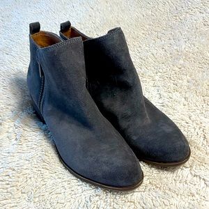 Women’s Lucky Brand genuine suede booties EUC